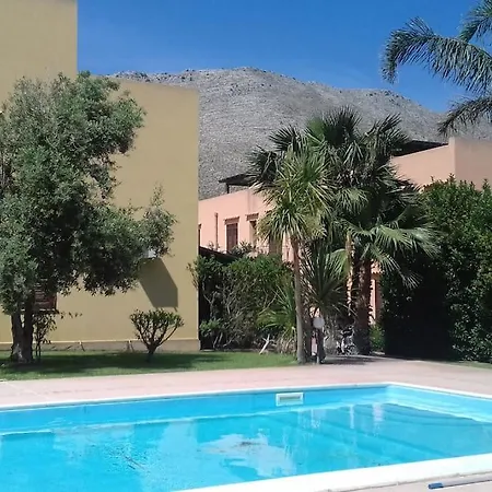 Villetta Casa Rosa Holiday home Castelluzzo